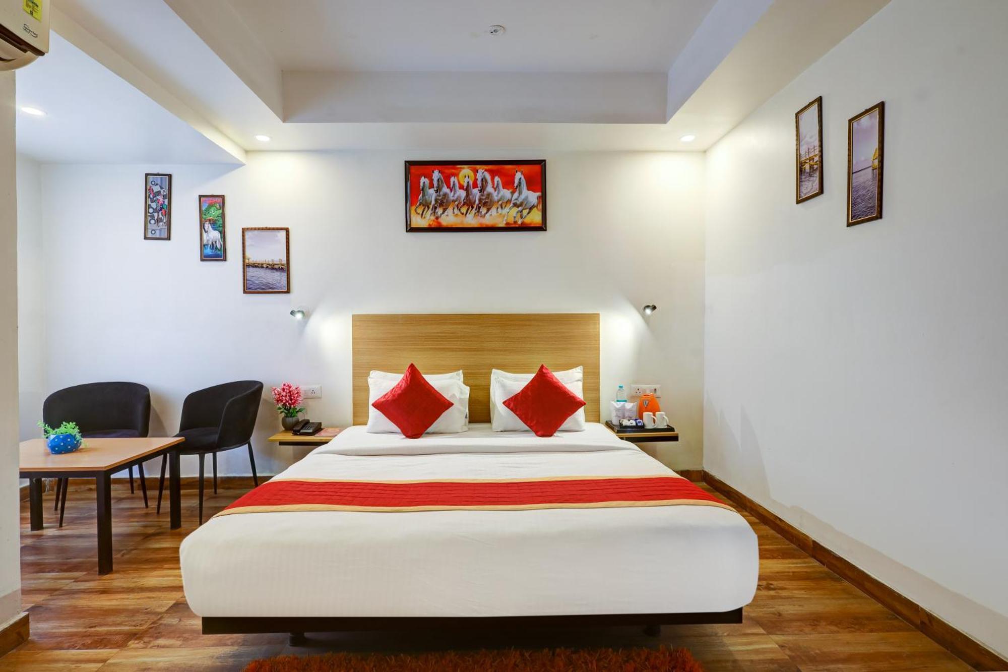 Hotel Red York By Byob Hotels Noida Exterior photo